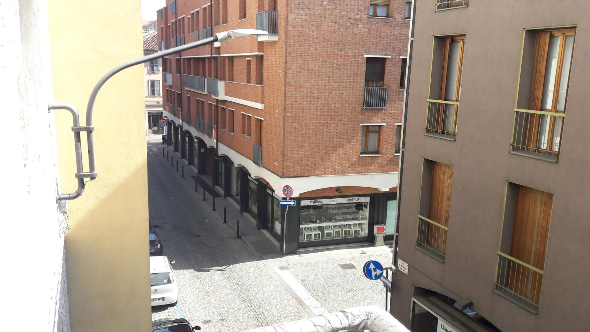 Appartamento Centrale Con Garage 阿斯蒂 外观 照片