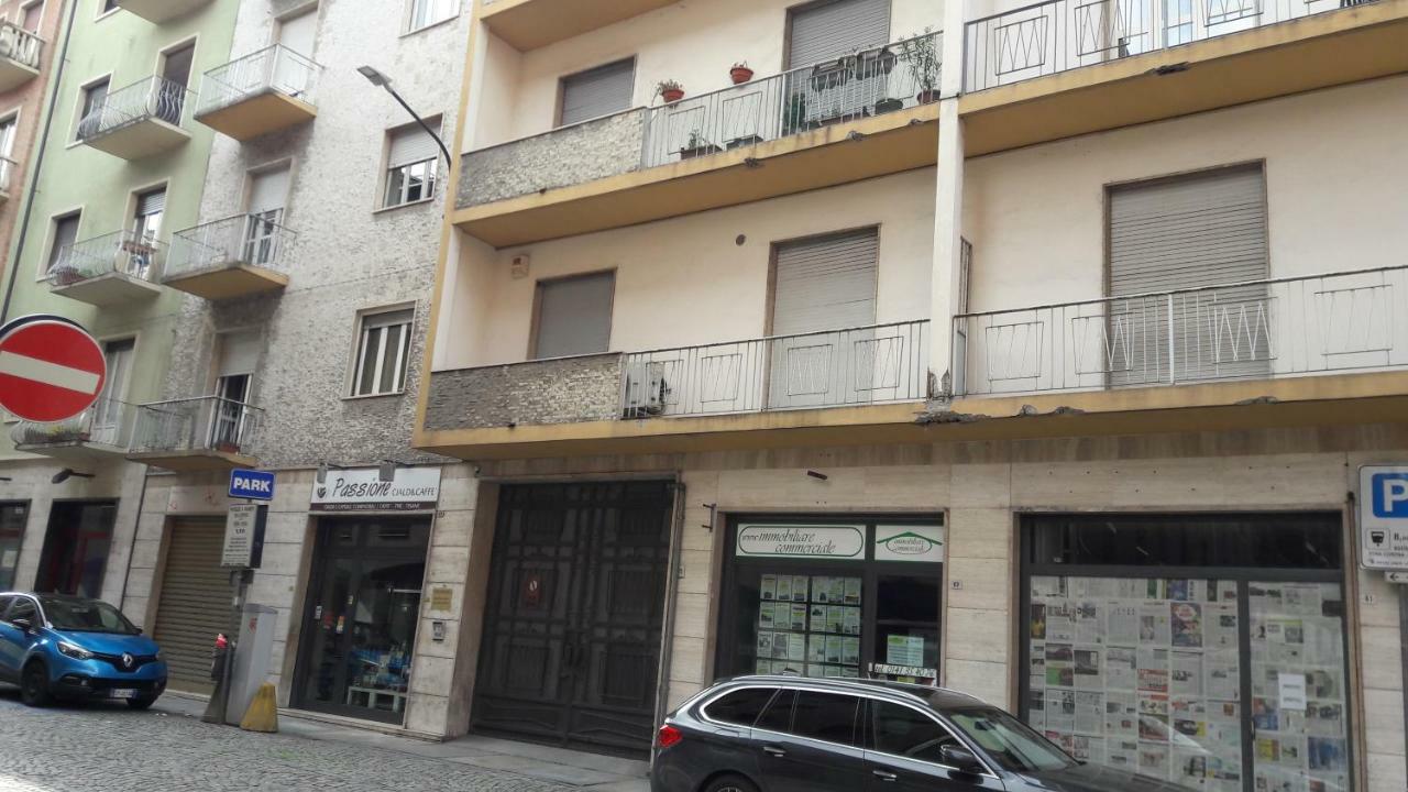 Appartamento Centrale Con Garage 阿斯蒂 外观 照片